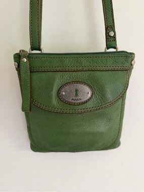 Fossil Green Leather Crossbody Bag Keyhole Plaque Small Pebbled Adjustable Strap